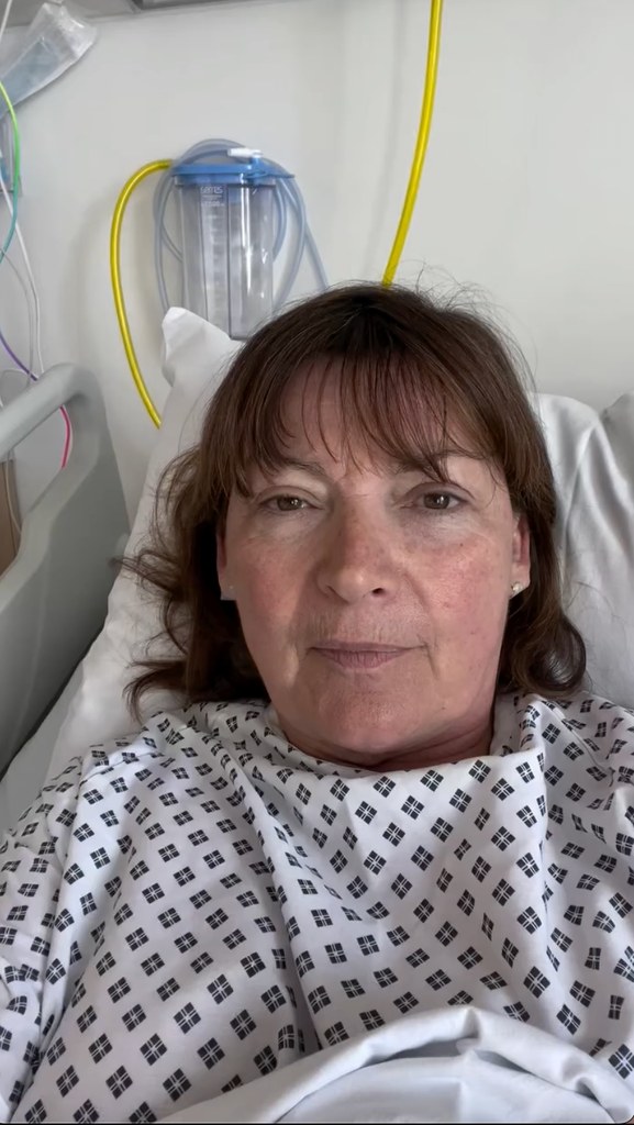 A photo of Lorraine Kelly in hospital bed