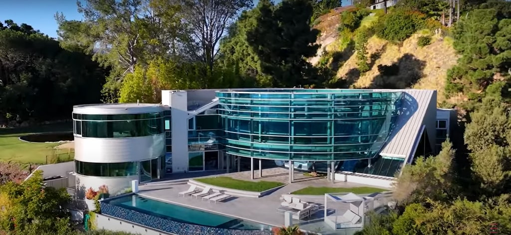 exterior of circular glass house