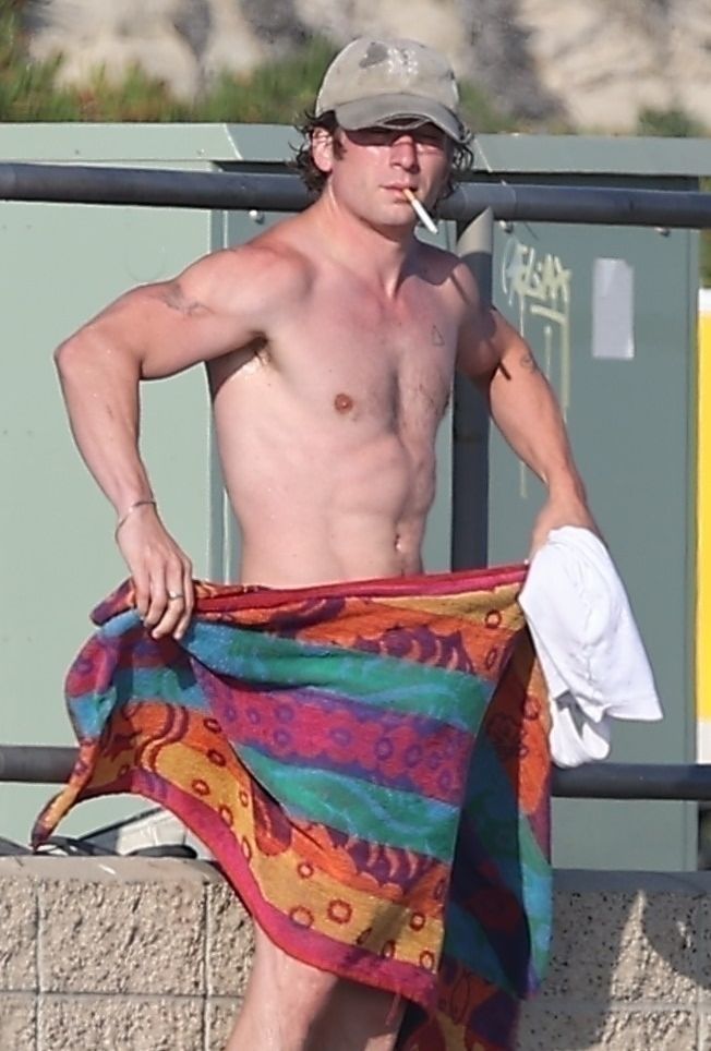 Jeremy Allen White strips down after his workout on the beach in Malibu. He finished with a cigarette after a refreshing jump in the water and even the seagulls wanted to get close to what he was cooking up! Jeremy is seen splashing in the waves in blue swim trunks showing off his ultra fit physique ahead of season 3 premiere of his hit show 'The Bear'. He dried off with a towel and smoke before returning to his car to pack up his beach day.