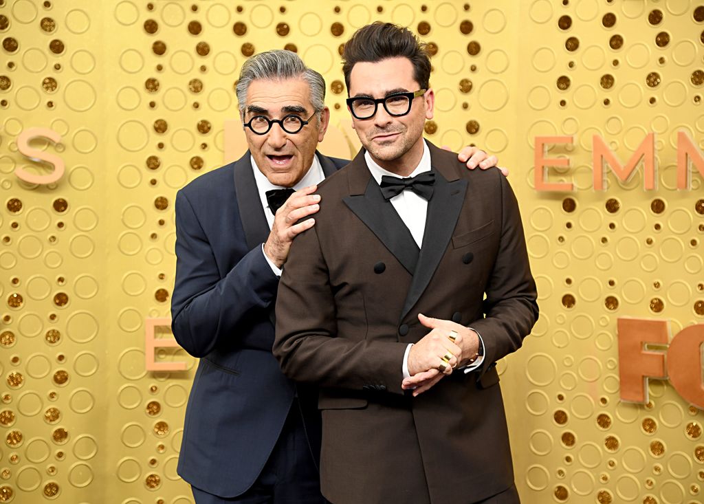 Eugene Levy und Daniel Levy nehmen am 22. September 2019 an den 71. Emmy Awards im Microsoft Theater teil 