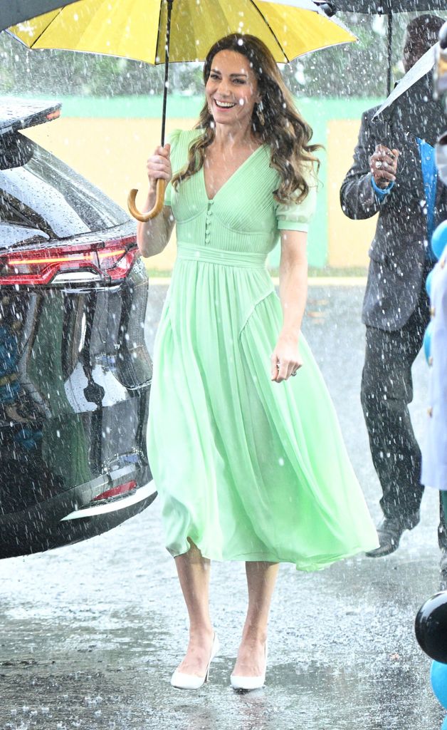 Princess kate in mint green dress under umbrella