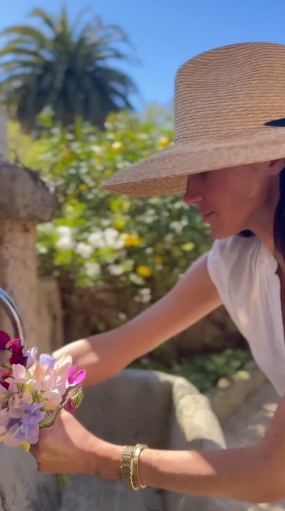 meghan markle straw sun hat on Instagram