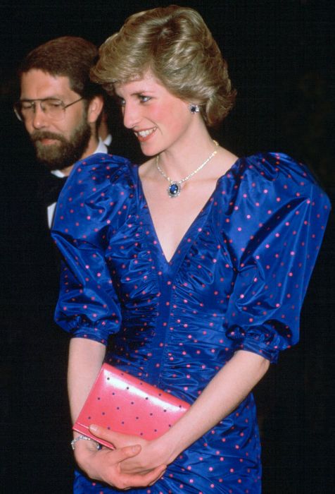 princess diana wearing sapphire earrings necklace