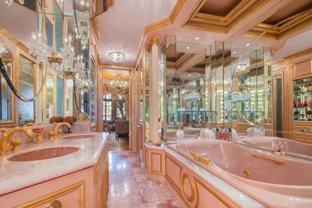 Primary suite bathroom in Ivana Trump's NY townhouse