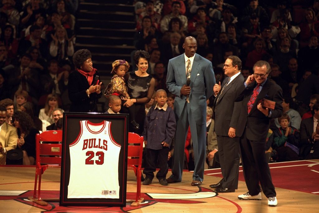 Basketball: Chicago Bulls player Michael Jordan with his family and his #23 jersey during retirement ceremony at United Center. Television host and media personality Larry King (far R) standing with Chicago Bulls owner Jerry Reinsdorf. Chicago, IL 11/1/1994 CREDIT: John Biever (Photo by John Biever /Sports Illustrated via Getty Images) (Set Number: X47270 )
