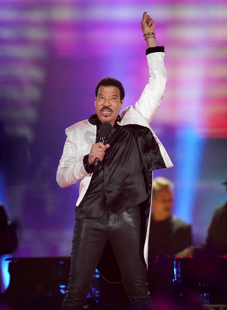  Lionel Richie performs during the Coronation Concert in the grounds of Windsor Castle 