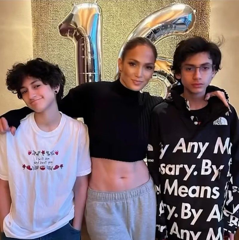 Jennifer Lopez avec les jumeaux Max et Emme