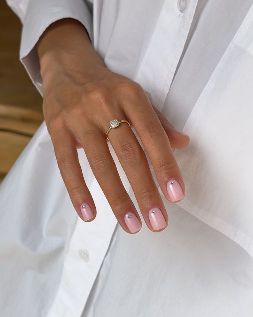 Diamond bridal nails manicures for brides.