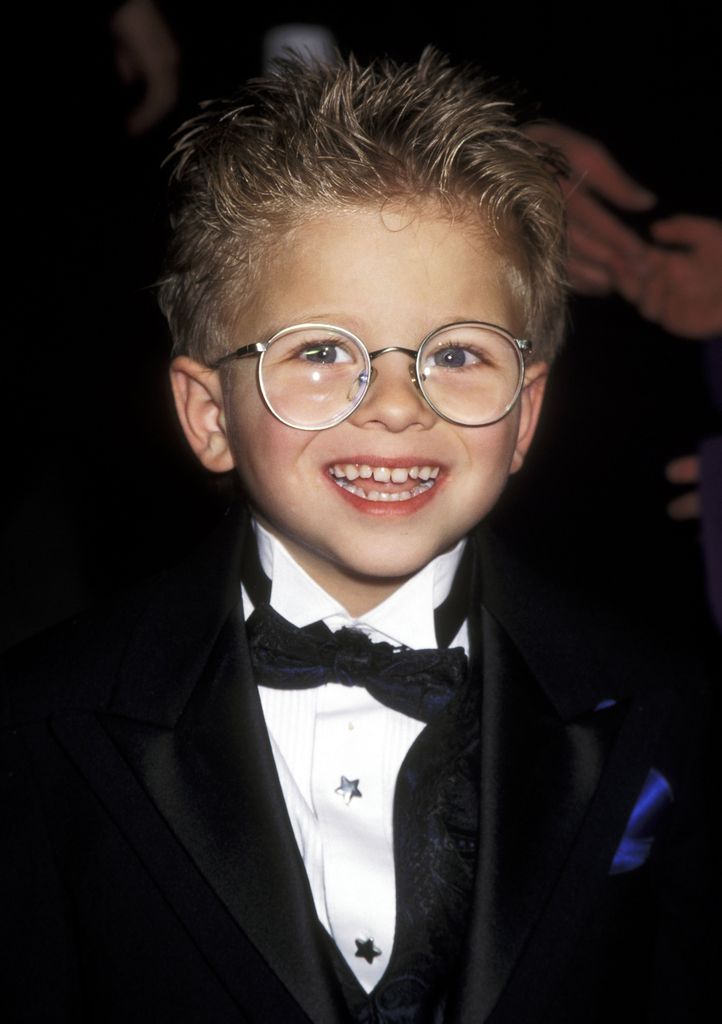 Jonathan Lipnicki as a young child wearing a bow tie suit and glasses