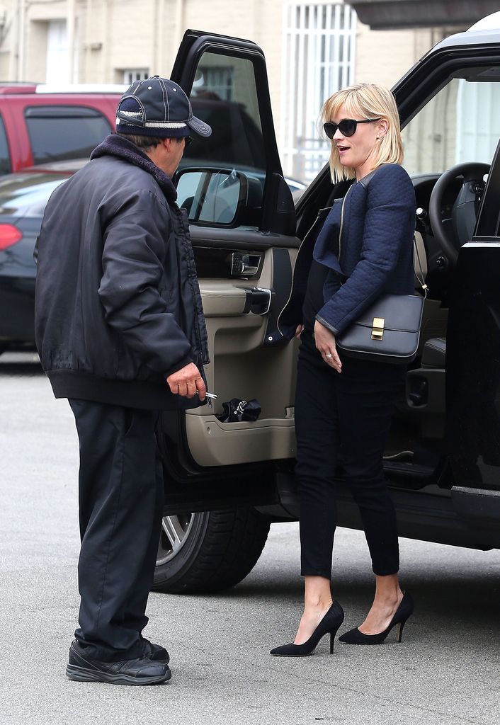 Reese Witherspoon wearing trousers, a jacket and high heels, carrying the Celine box bag in 2014