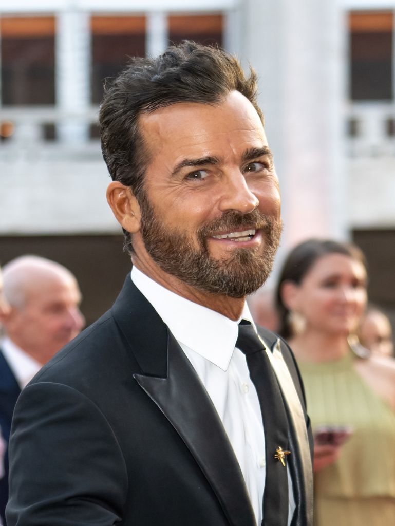 Justin a fière allure dans un smoking