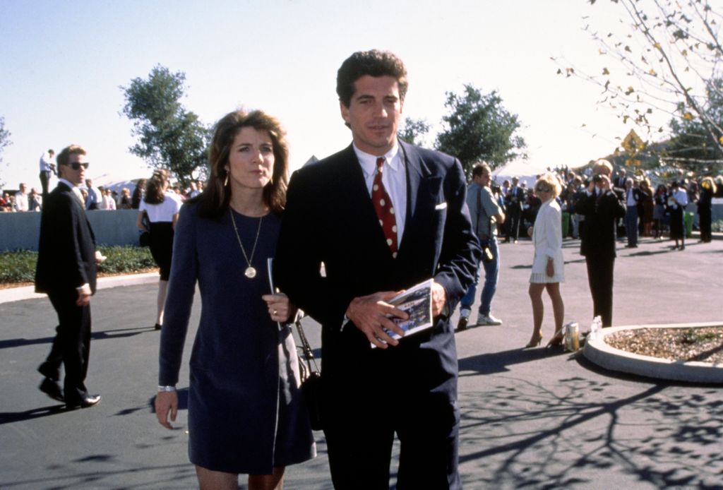 Sur la photo, Caroline Kennedy aux côtés de son frère en 1995