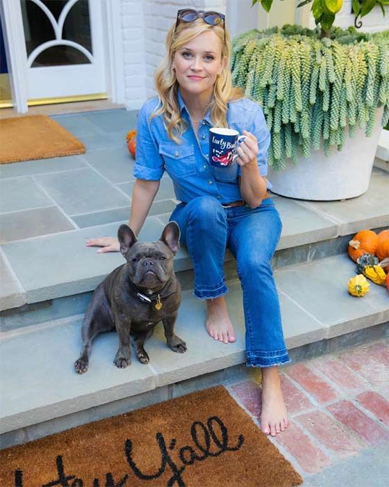 reese witherspoon entrance steps