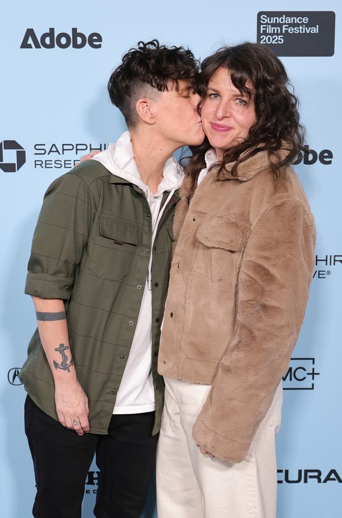 Come See Me in the Good Light, nominée aux Oscars, pourrait être la montre la plus déchirante de 2026 4 Andrea embrasse Megan à Sundance