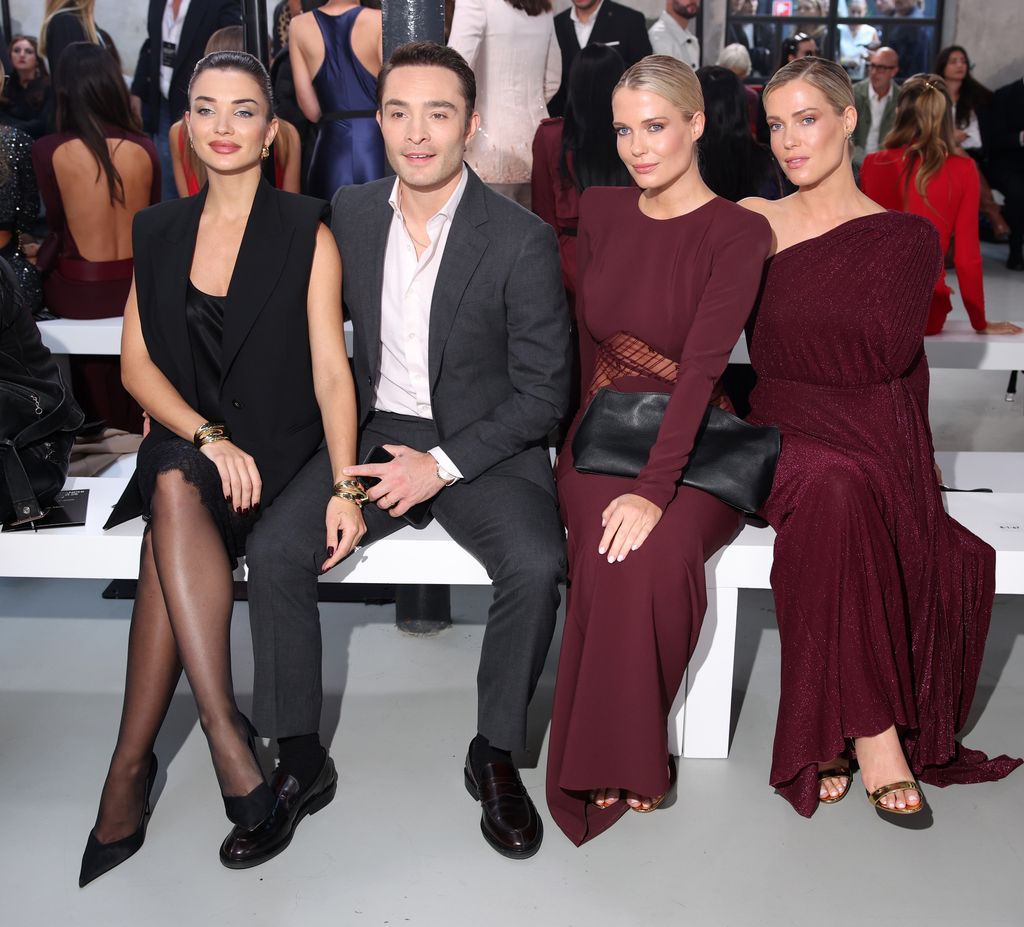   Amy Jackson, Ed Westwick, Lady Amelia Spencer e Lady Eliza Spencer participam do desfile de moda Elisabetta Franchi durante a Milan Womenswear Spring/Summer 2025 em 20 de setembro de 2024 em Milão, Itália.