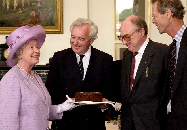 queen delighted cake