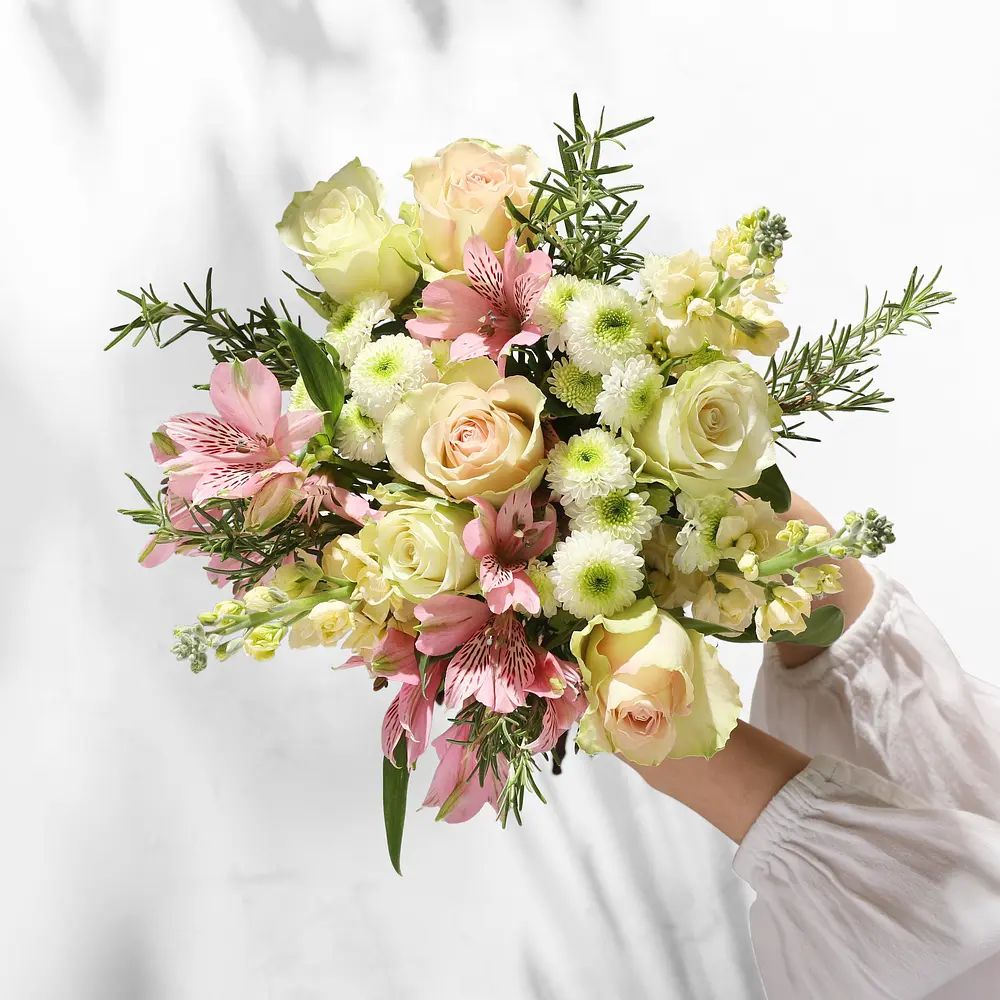 The Noemi letterbox flowers from Bloom & Wild
