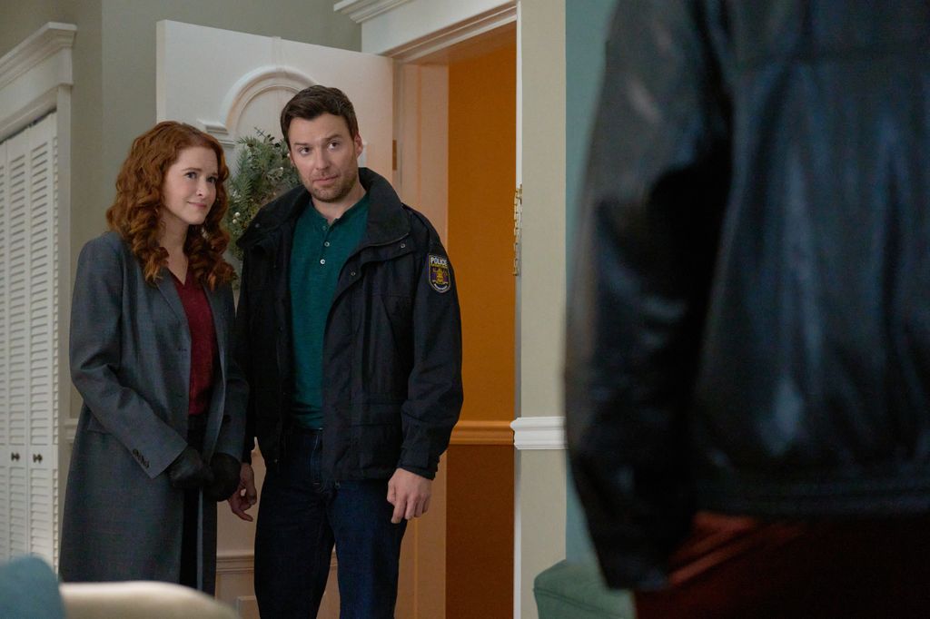  Sarah Drew, Peter Mooney in Mistletoe Murders