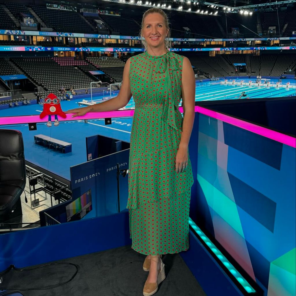 Rebecca Adlington estava deslumbrante em seu vestido de bolinhas enquanto comentava nas Olimpíadas 