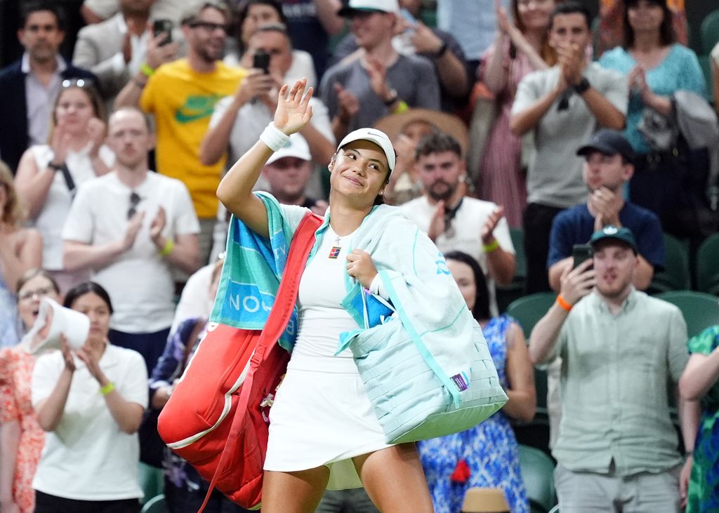 emma raducanu on wimbledon court 