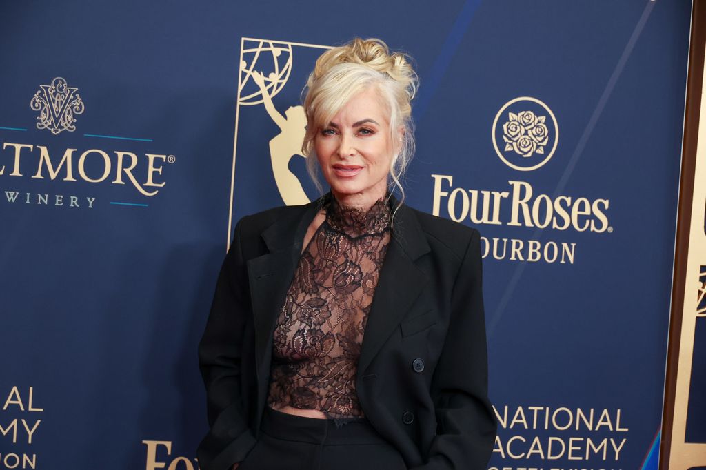 Eileen looked chic in black