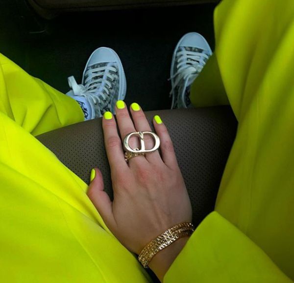 neon nails bella hadid