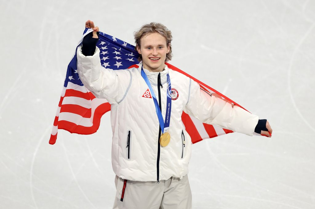 Le patineur artistique olympique Ilia Malinin révèle une carrière alternative surprenante 2 photo d'Ilia Malinin avec la médaille d'or olympique