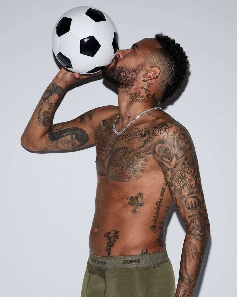 Neymar Jr modeling skims