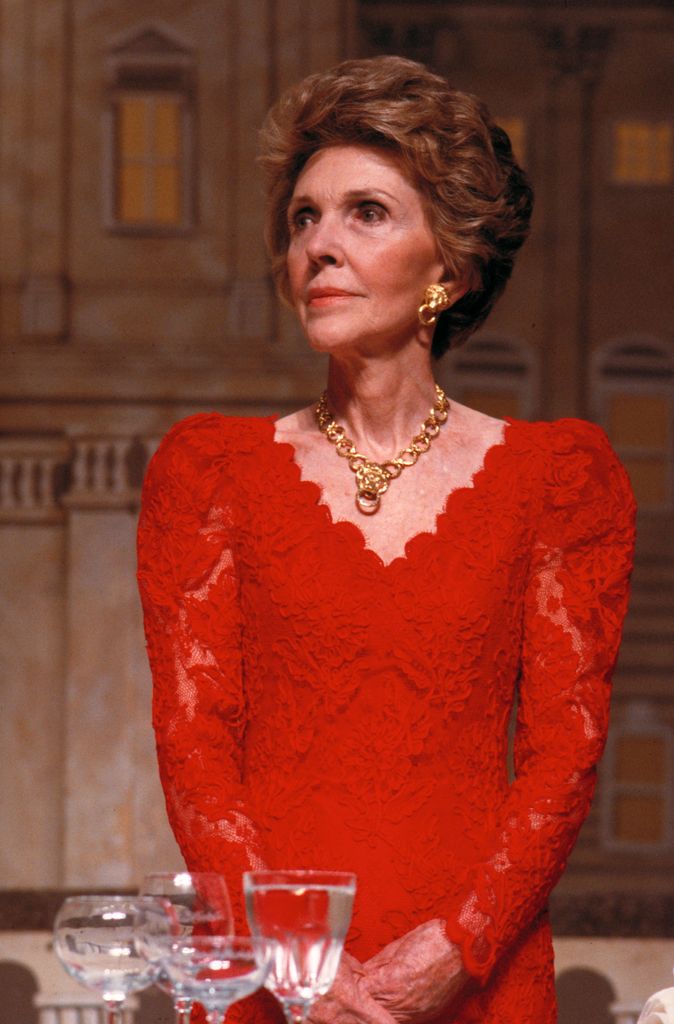 Nancy Reagan durante o jantar do presidente em 1988