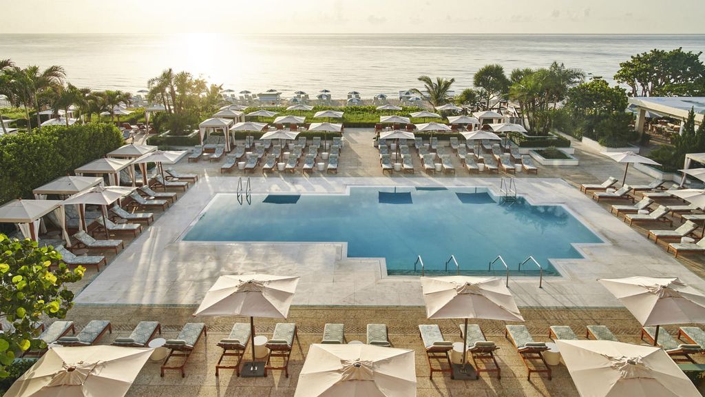 Four Seasons Palm Beach is a beachside resort