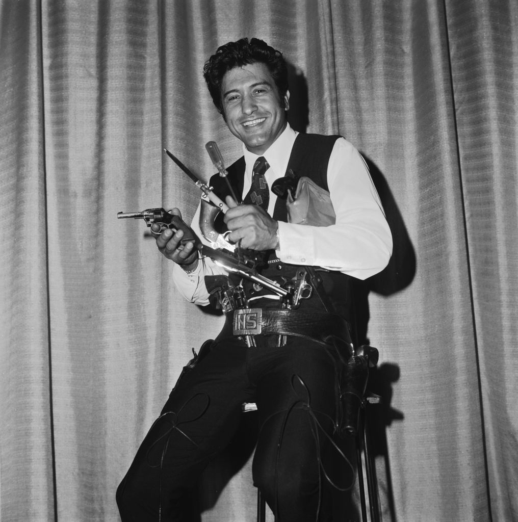 Brazilian-born singer and comedian Nelson Sardelli with an assortment of 'weapons', UK, 6th June 1972.