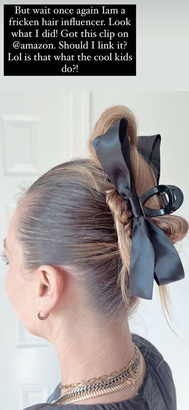 Kaley Cuoco with her hair in a bow claw clip