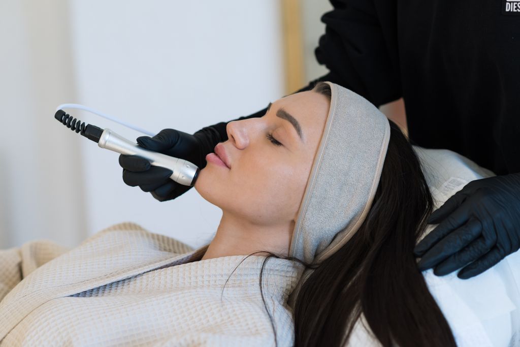 Picture of woman having Hydrafacial