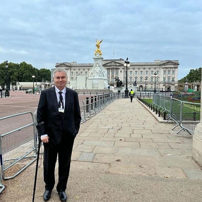 Eamonn Holmes posing in front of Buckingham Palace during coverage for Queens death