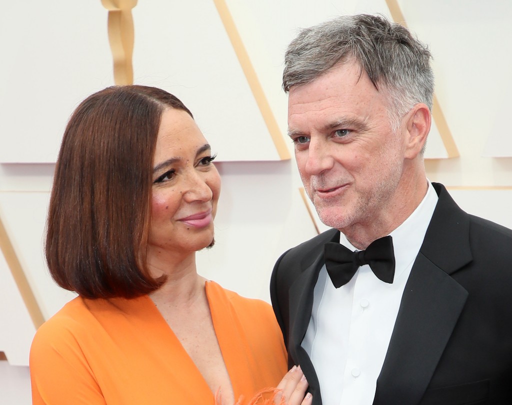  Maya Rudolph and Paul Thomas Anderson attend the 94th Annual Academy Awards at Hollywood and Highland on March 27, 2022 in Hollywood, California. (Photo by David Livingston/Getty Images)