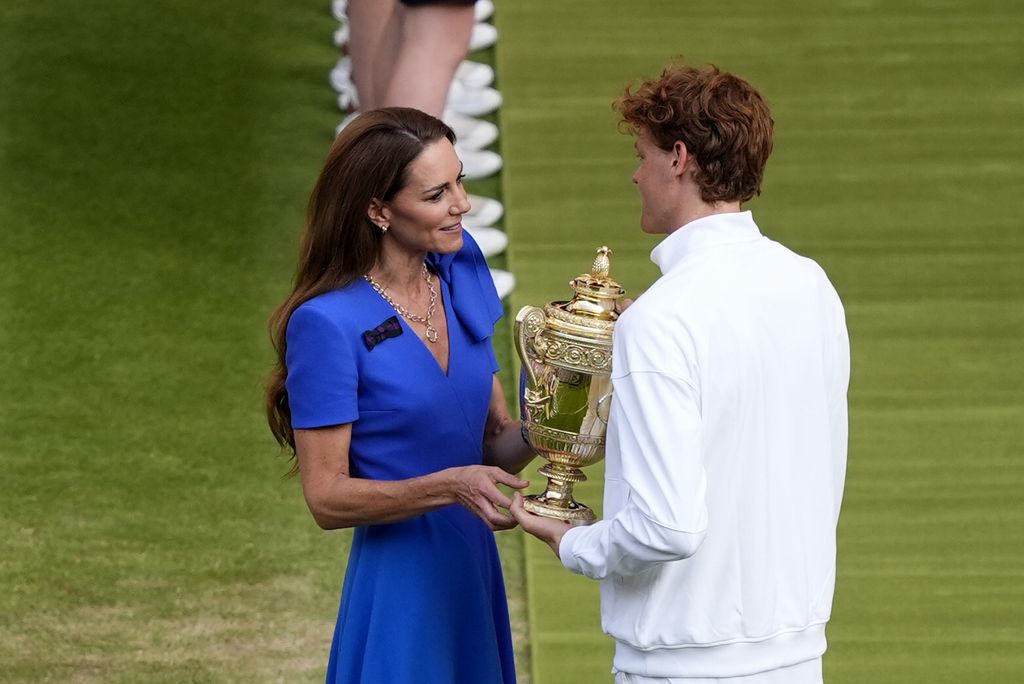 The Princess of Wales presents the Gentlemen's Singles Trophy to Jannik Sinner following his victory over Carlos Alcaraz