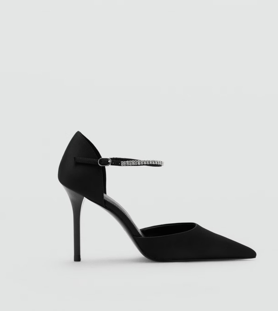 Strappy heeled shoes with rhinestones
