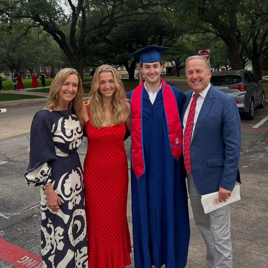 Lara with her kids and ex in matching colors as Duff graduates