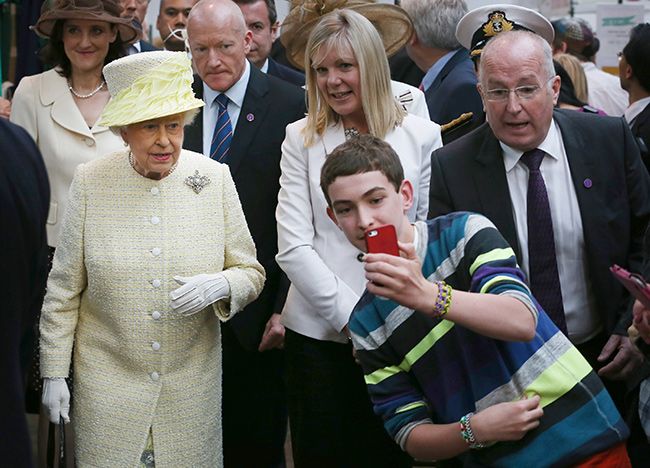 the queen selfie