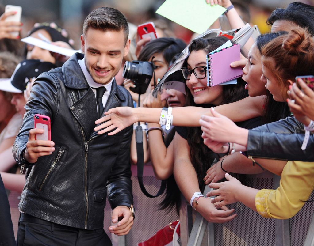 Liam Payne taking a selfie on a phone