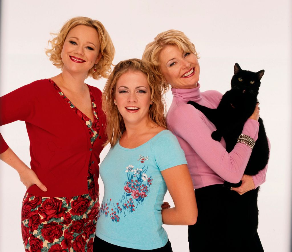 UNITED STATES - AUGUST 15:  SABRINA, THE TEENAGE WITCH - gallery - Season Four - 8/15/99, Caroline Rhea, Melissa Joan Hart, Beth Broderick, Salem the cat,  (Photo by Bob D'Amico/Disney General Entertainment Content via Getty Images)