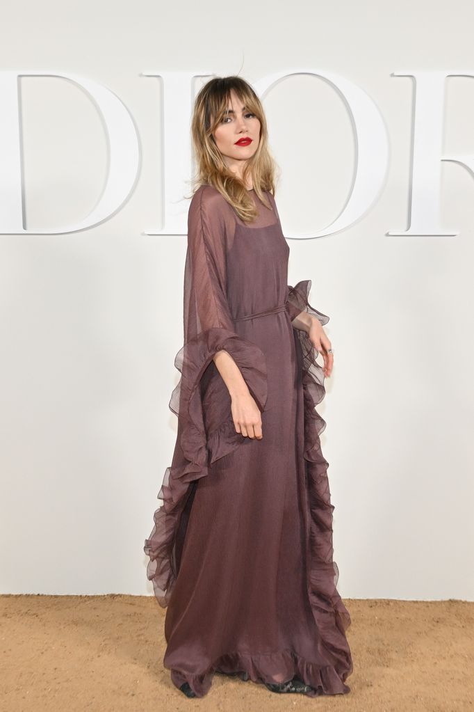 Suki Waterhouse attends the Dior Fall 2023 Menswear Show on December 03, 2022 in Giza, Egypt. (Photo by Stephane Cardinale - Corbis/Corbis via Getty Images)