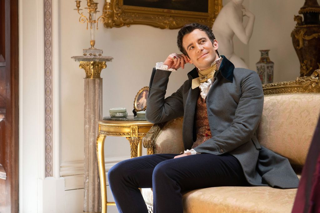 Luke Thompson as benedict bridgerton