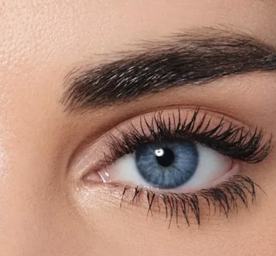 Get full, fanned-out lashes courtesy of ABH