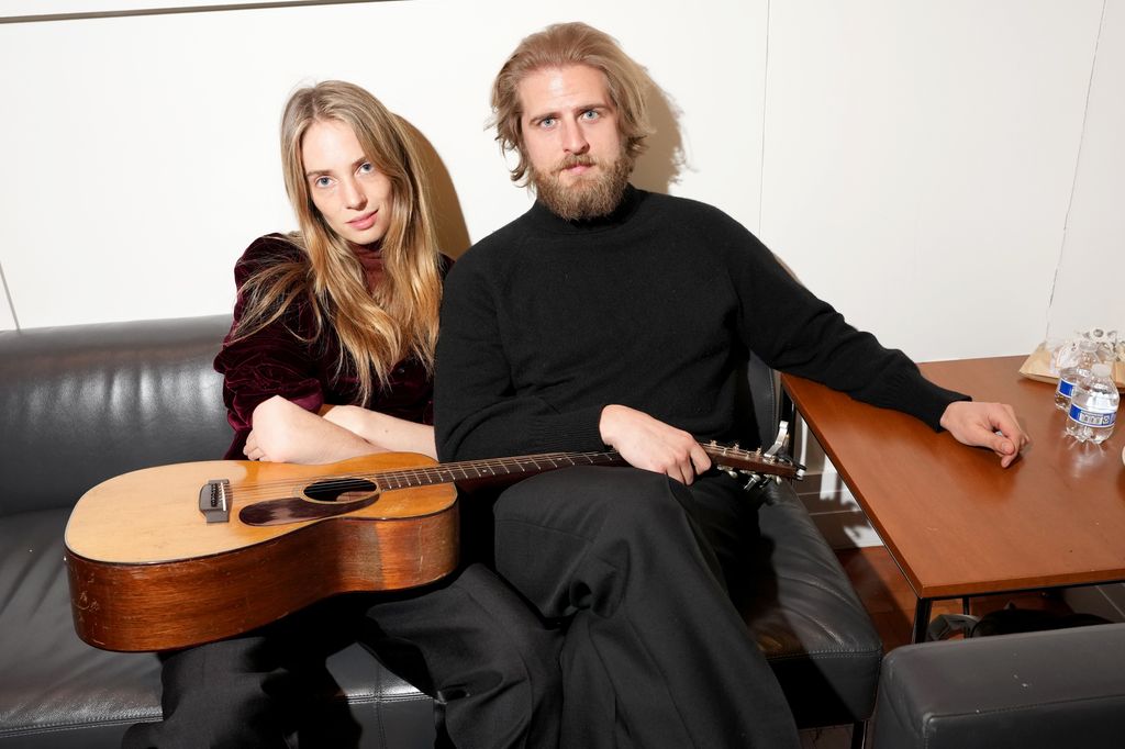 Maya et son mari Christian Lee Hutson ont joué en duo lors de l'événement 