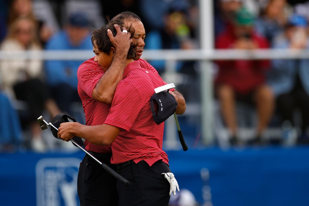 tiger woods hugging son charlie on golf course