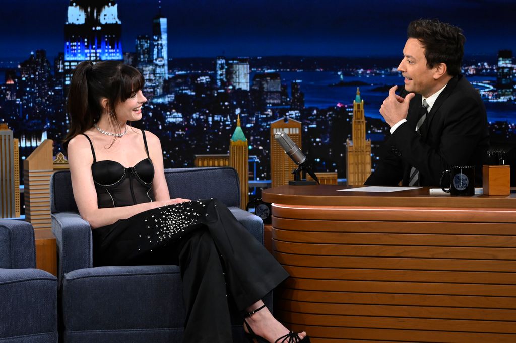 Anne Hathaway on jimmy fallon  show in black