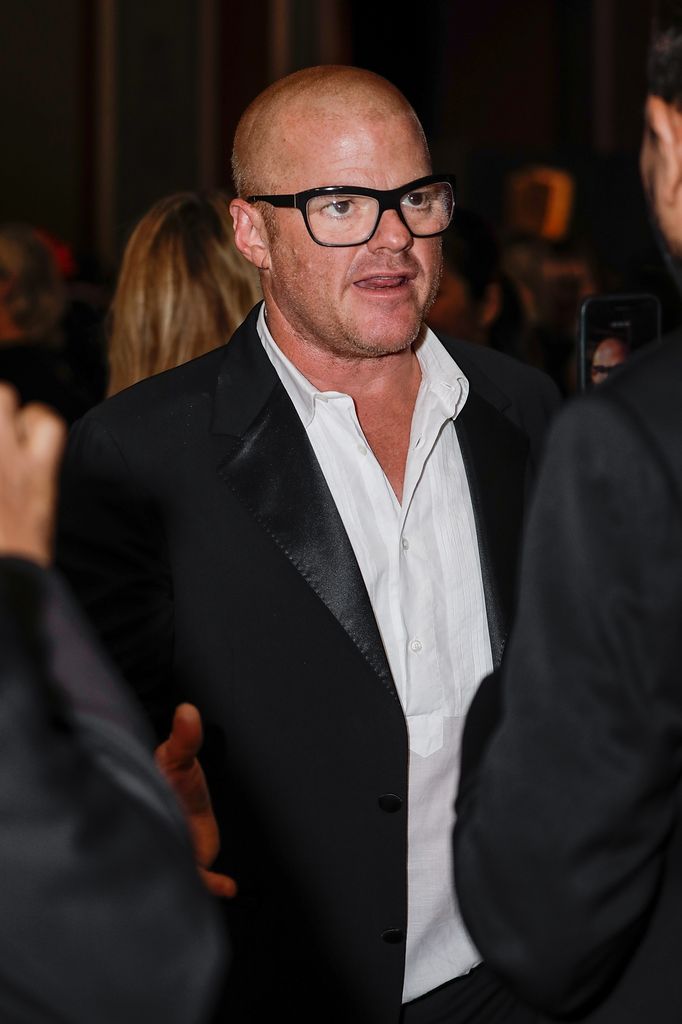 Heston Blumenthal dans un costume noir