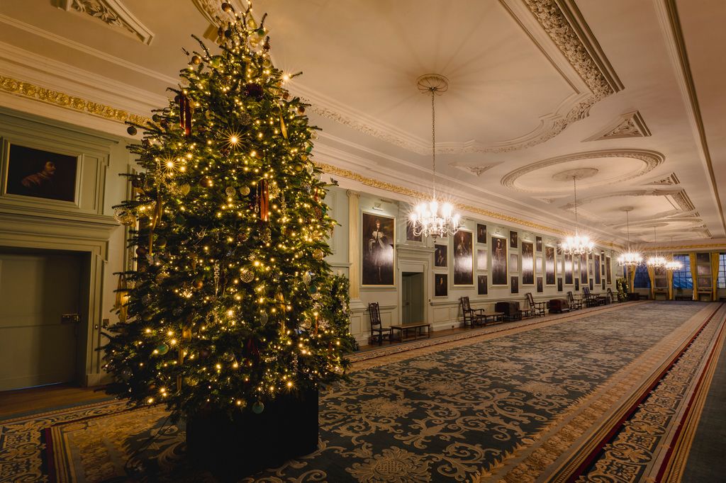 Photography of the 2024 Christmas decorations in the Palace of Holyroodhouse in Edinburgh, Scotland