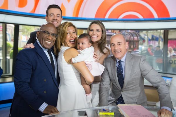 Today cast pose with Matt Lauer before he left the show